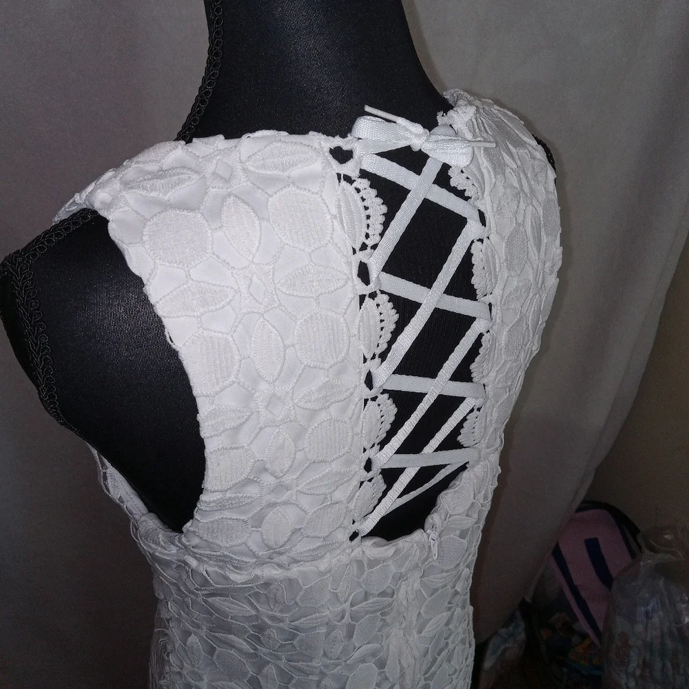 Bisou Bisou Ivory Lace Detail Midi Dress Size 6 Beautiful, Corset Back Split Hem